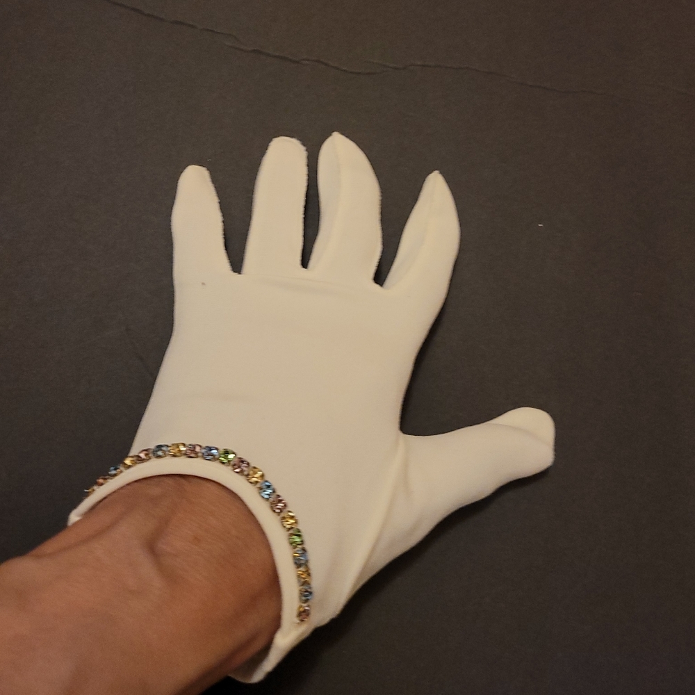 VINTAGE WHITE 1960's MOD GLOVES Size 6-6 1/2-7 MOD 1960s Rhinestone trim  NWOT